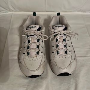 Women’s Easy Spirit Crosstrainers